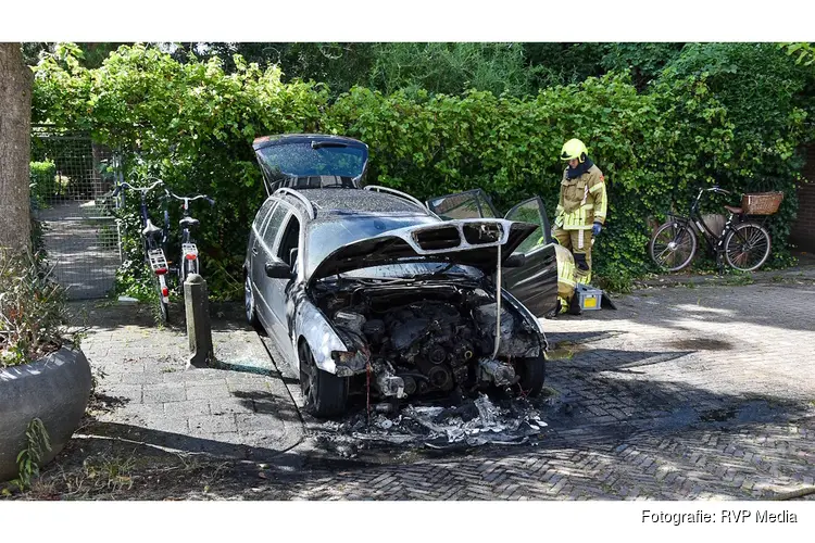 Auto uitgebrand op parkeerplaats in Alkmaar