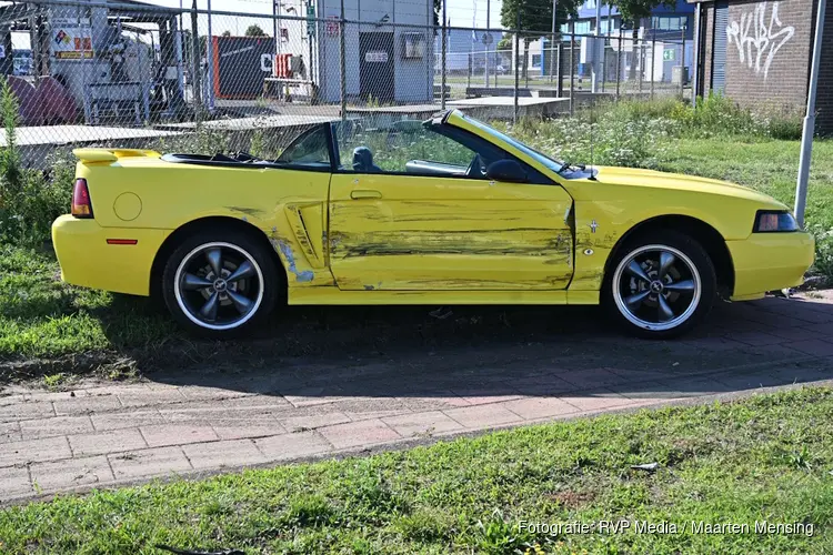 Exclusieve auto wordt aangereden in Alkmaar