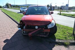 Exclusieve auto wordt aangereden in Alkmaar