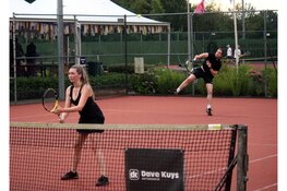 Buien verstoren derde dag Victorie Open, maar brengen schema niet in de war