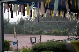 Buien verstoren derde dag Victorie Open, maar brengen schema niet in de war