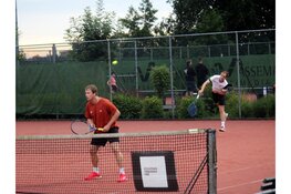 Buien verstoren derde dag Victorie Open, maar brengen schema niet in de war