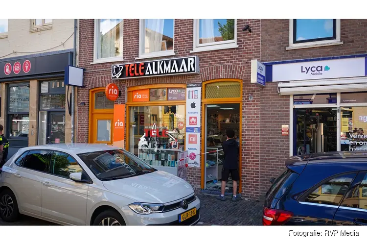 Overval op telecomzaak Alkmaar, omstanders weten overvaller aan te houden