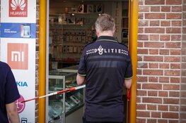 Overval op telecomzaak Alkmaar, omstanders weten overvaller aan te houden
