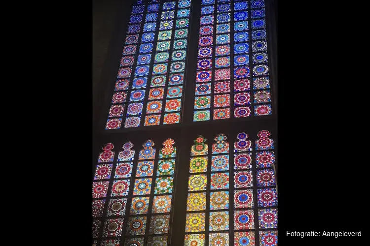 Unieke gratis rondleidingen in de Grote Kerk Alkmaar Ontdek alles over het indrukwekkende Grote Raam