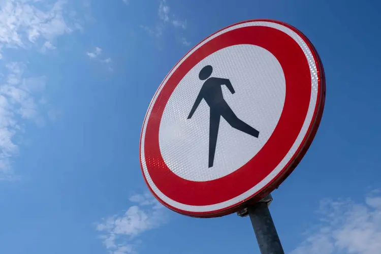 Zo kies je het juiste verkeersbord voor jouw terrein