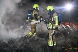 Grote stapel pallets gaat in vlammen op in Alkmaar, scoutinggroep doet oproep
