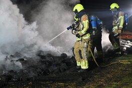 Grote stapel pallets gaat in vlammen op in Alkmaar, scoutinggroep doet oproep