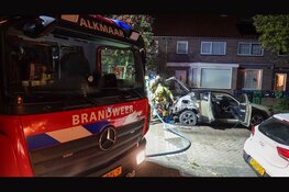 Opnieuw auto in Alkmaar door brand verwoest, politie doet onderzoek