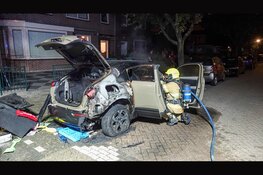 Opnieuw auto in Alkmaar door brand verwoest, politie doet onderzoek