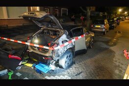 Opnieuw auto in Alkmaar door brand verwoest, politie doet onderzoek