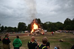 Enorme drukte bij huttenverbranding in Heiloo
