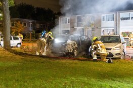Auto gaat in vlammen op bij nachtelijke brand in Alkmaar