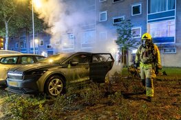 Auto gaat in vlammen op bij nachtelijke brand in Alkmaar