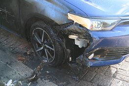 Ruzie in woning ontaard in brandstichting van scooter, ook auto raakt flink beschadigd in Alkmaar
