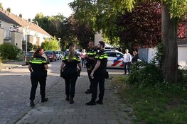 Ruzie in woning ontaard in brandstichting van scooter, ook auto raakt flink beschadigd in Alkmaar