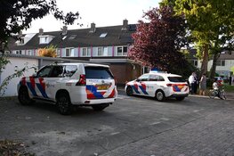 Ruzie in woning ontaard in brandstichting van scooter, ook auto raakt flink beschadigd in Alkmaar