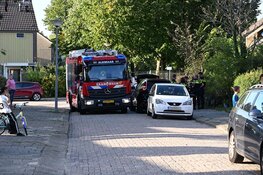 Ruzie in woning ontaard in brandstichting van scooter, ook auto raakt flink beschadigd in Alkmaar