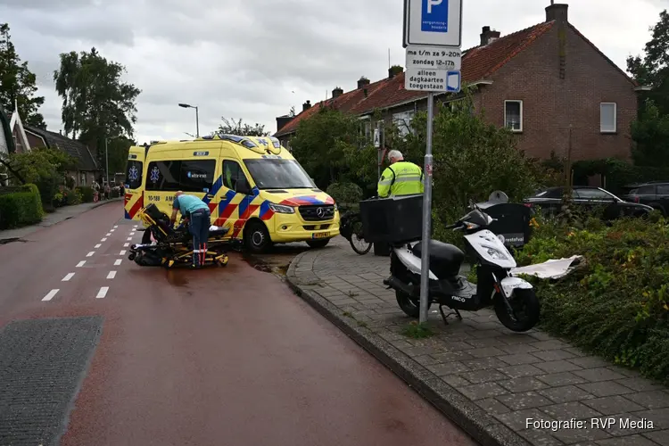 Fietser gewond na aanrijding met scooterrijder in Alkmaar