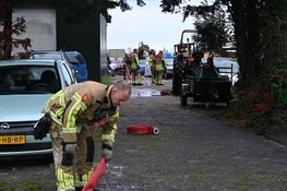 Brandweer rukt uit voor brand in schutting in Zuidschermer