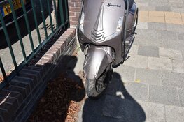 Scooterrijdster gewond na ongeval met auto in Alkmaar