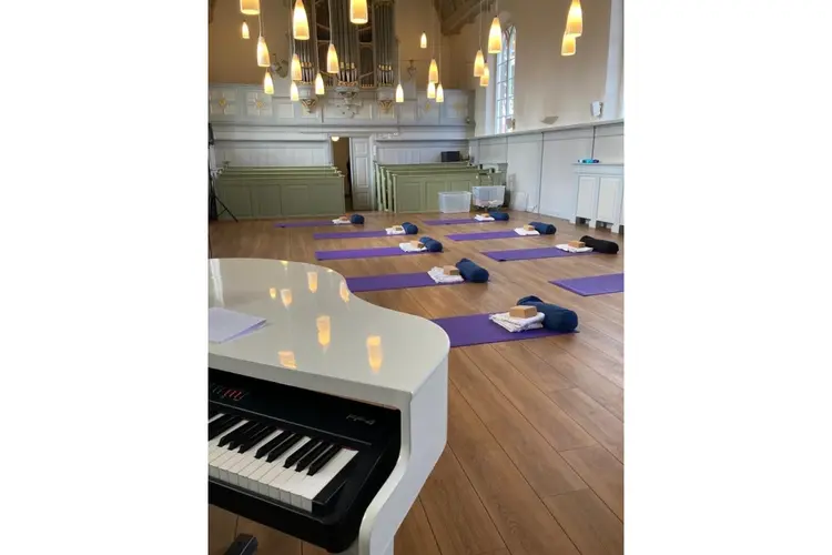Yogaconcert in Witte Kerkje
