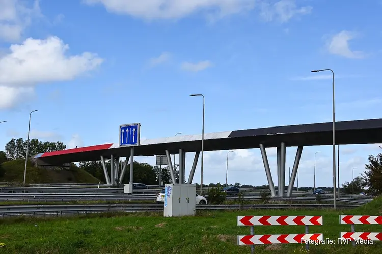 Brug over A9 overgeschilderd in kleuren van BenSide supportersgroep