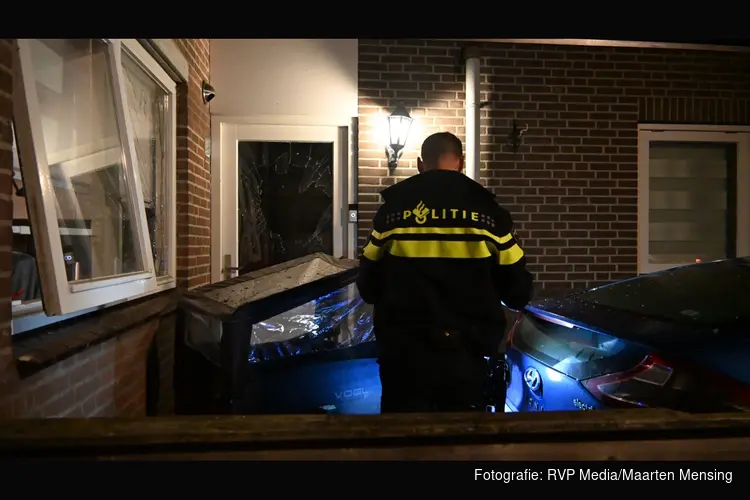 Deur en raam vernield bij explosie in Alkmaar
