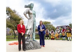 Standbeeld ‘Trijn’ onthuld in Alkmaar