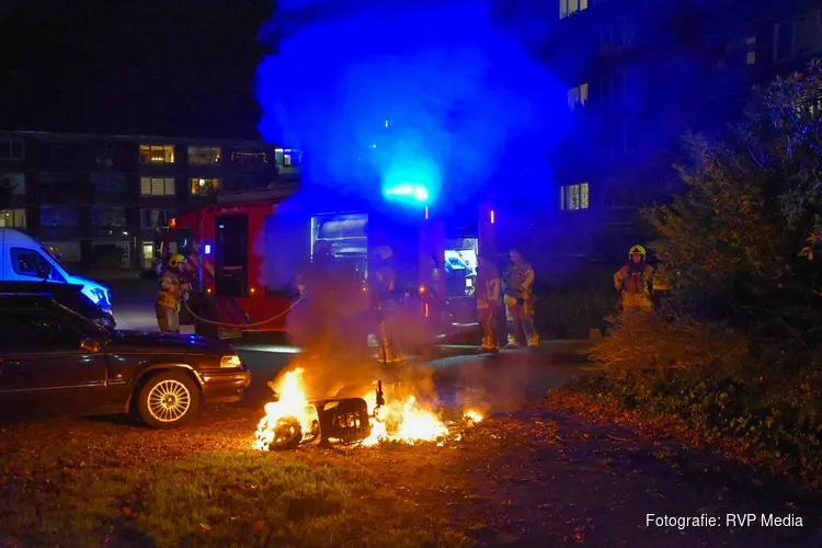 Scooter volledig in vlammen opgegaan in Alkmaar