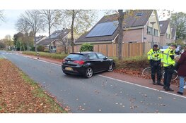 Auto botst tegen boom, automobiliste raakt rijbewijs kwijt