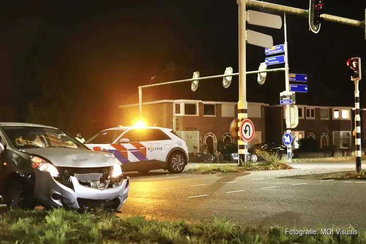 Twee gewonden en veel schade bij ongeval op grens van Alkmaar en Heiloo