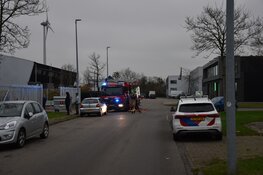 Heftruck vliegt in brand bij bedrijf in Alkmaar