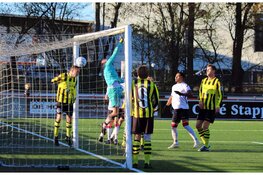 Alcmaria Victrix weer onderuit in eigen huis, koploper Meervogels te sterk