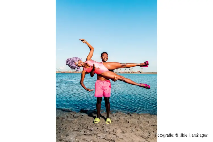 Let's Go Barbie (8+): Een fysieke zoektocht naar vrijheid in een wereld vol regels en hokjes