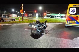 Motorrijder gewond na aanrijding met personenauto