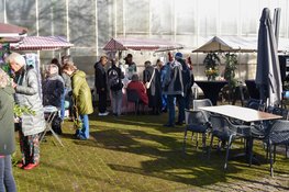 Boekpresentatie en Winterdag in de Hortus: Wethouder Ruiter ontvangt eerste exemplaar van 20 Parels van Hortus Alkmaar