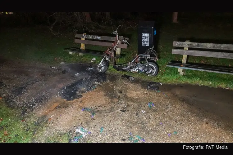 Scooter uitgebrand op Cuwaertpad in Alkmaar