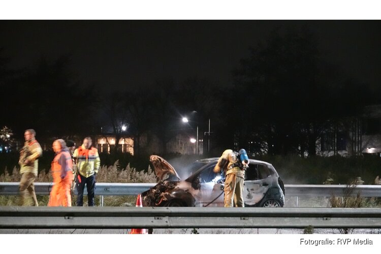 Auto afgebrand tijdens rit op A9 bij Heiloo