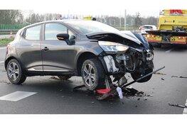 Auto crasht op N242 tussen Alkmaar en Heerhugowaard