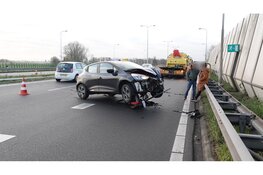 Auto crasht op N242 tussen Alkmaar en Heerhugowaard