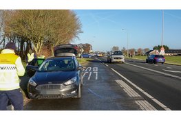 Twee personenauto's botsen op Hoeverweg (N512) bij Egmond aan den Hoef