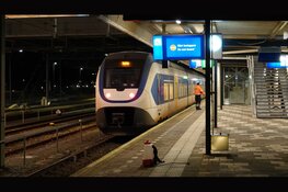 Persoon zwaargewond na aanrijding met trein op station van Alkmaar