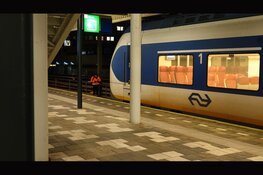 Persoon zwaargewond na aanrijding met trein op station van Alkmaar