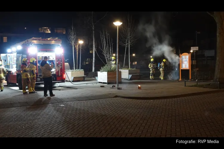 Kledingcontainer vat vlam in Alkmaar