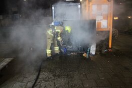 Kledingcontainer vat vlam in Alkmaar
