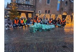 Ahmadiyya Moslim Gemeenschap Alkmaar ruimt vuurwerkafval op