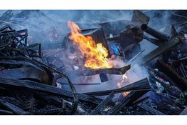 Ravage van verwoestende brand in Noord-Scharwoude bij daglicht goed zichtbaar