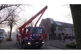 Kat na ruim 24 uur gered van dak in Alkmaar