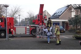 Kat na ruim 24 uur gered van dak in Alkmaar